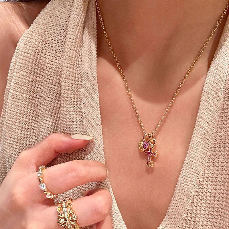 Luxury Brand Designer Jewelry Xiaohongshu's Popular, Ultra-Sparkling Cross Necklace In Rose Red With Fine Glitter, A Retro And Luxurious Clavic