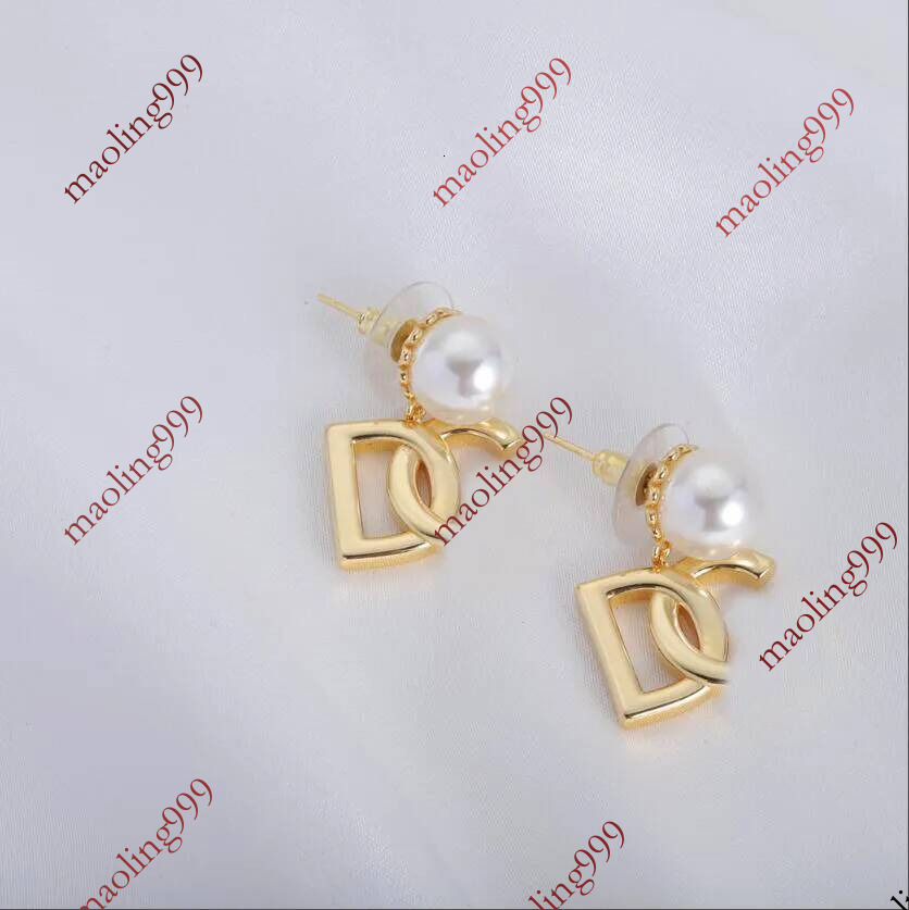 Designer jewelry 18K gold pearl letter pendant earrings Fashion light luxury