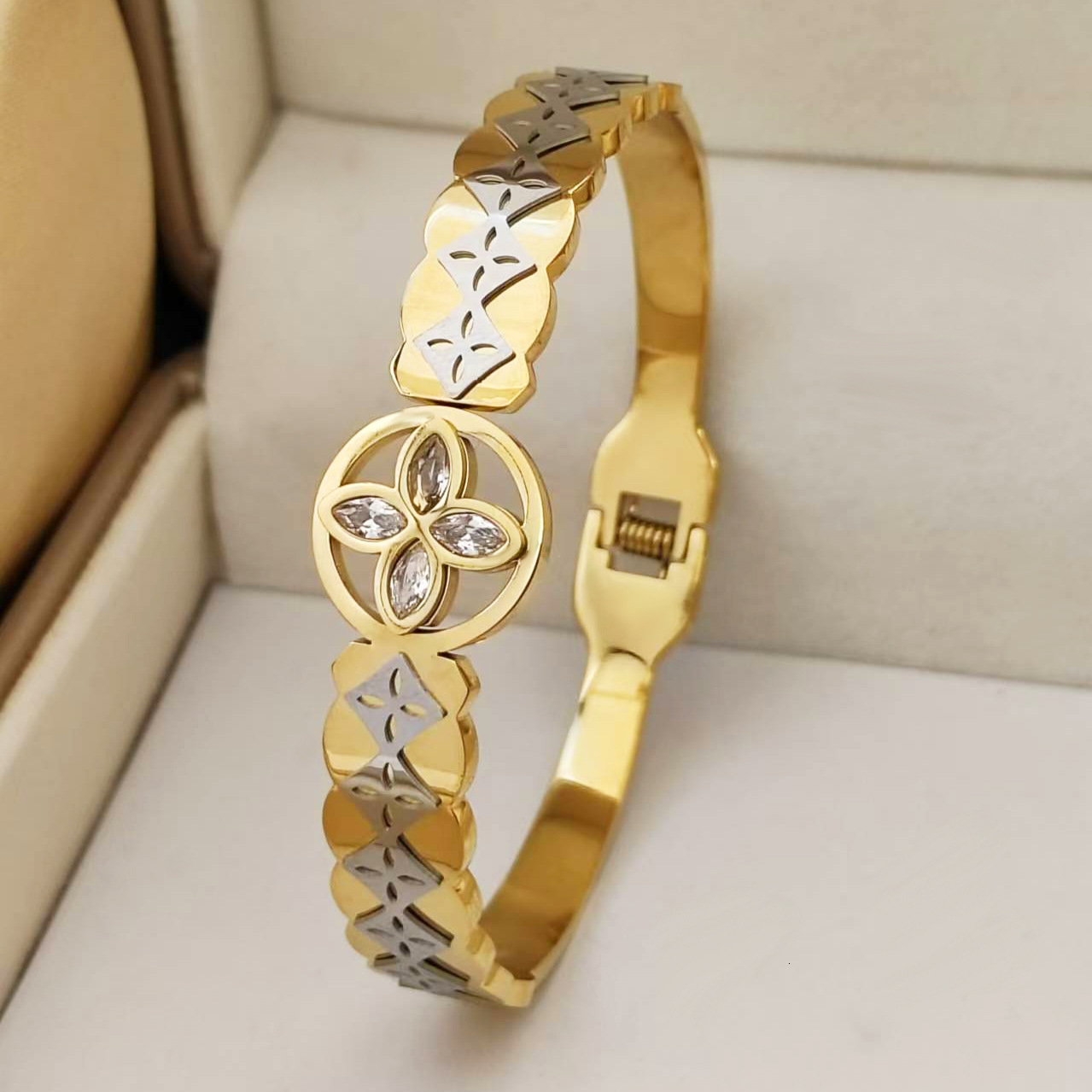 Luxury Brand Designer Jewelry All Stainless Steel, Two-Tone Jewelry, Popular In Europe And America, Retro Steel Adjustable Spring Design, Korean-Sty