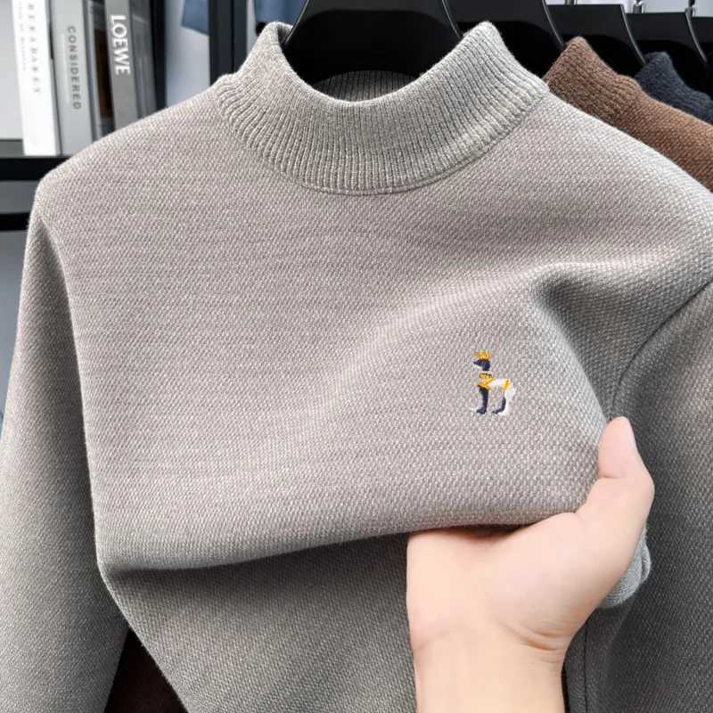 Quty Spring Man New High Long-Slved Sweater Flce-Lined Thickened Mock Neck Embroidery Hot Knitwear Leisure Warm Mens Wear M261016