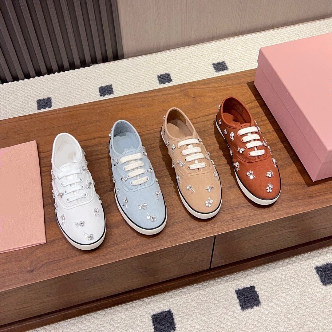 Low Top Luxury Designer Brown Casual Sneaker Embroidery Rhinestone Crystal Lace Shoe Rubber Sole Fashion Womens Comfort Modern Stylish Red Pink Blue