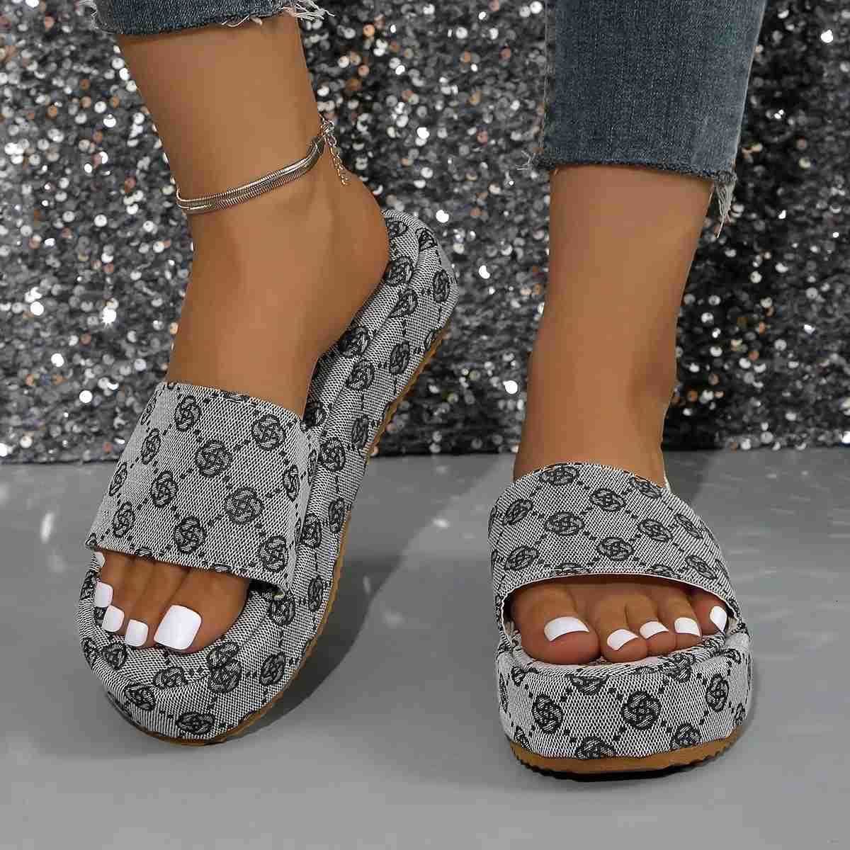 Slippers Womens Platform Slide 2024 Summer Slide Womens Shoes Designer Flat Shoes Outdoor Flower Sandals Womens Beach Shoes 240629 D261019