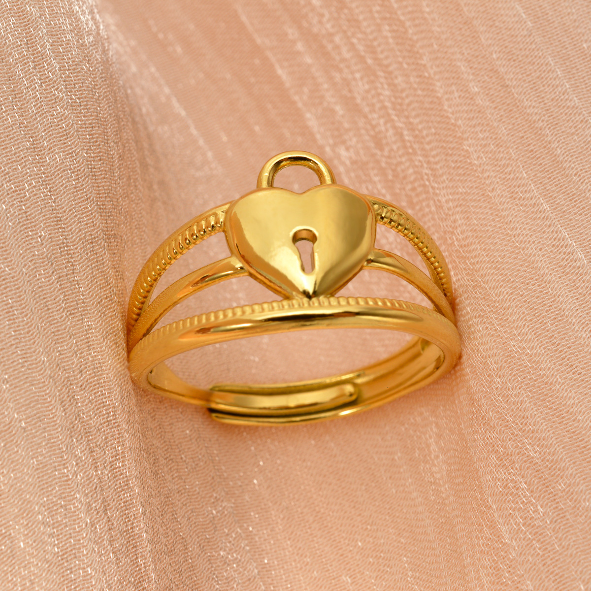 Middle Eastern new hand jewelry, heart-shaped lock, three-layer ring, niche design, simple and versatile open ring for women
