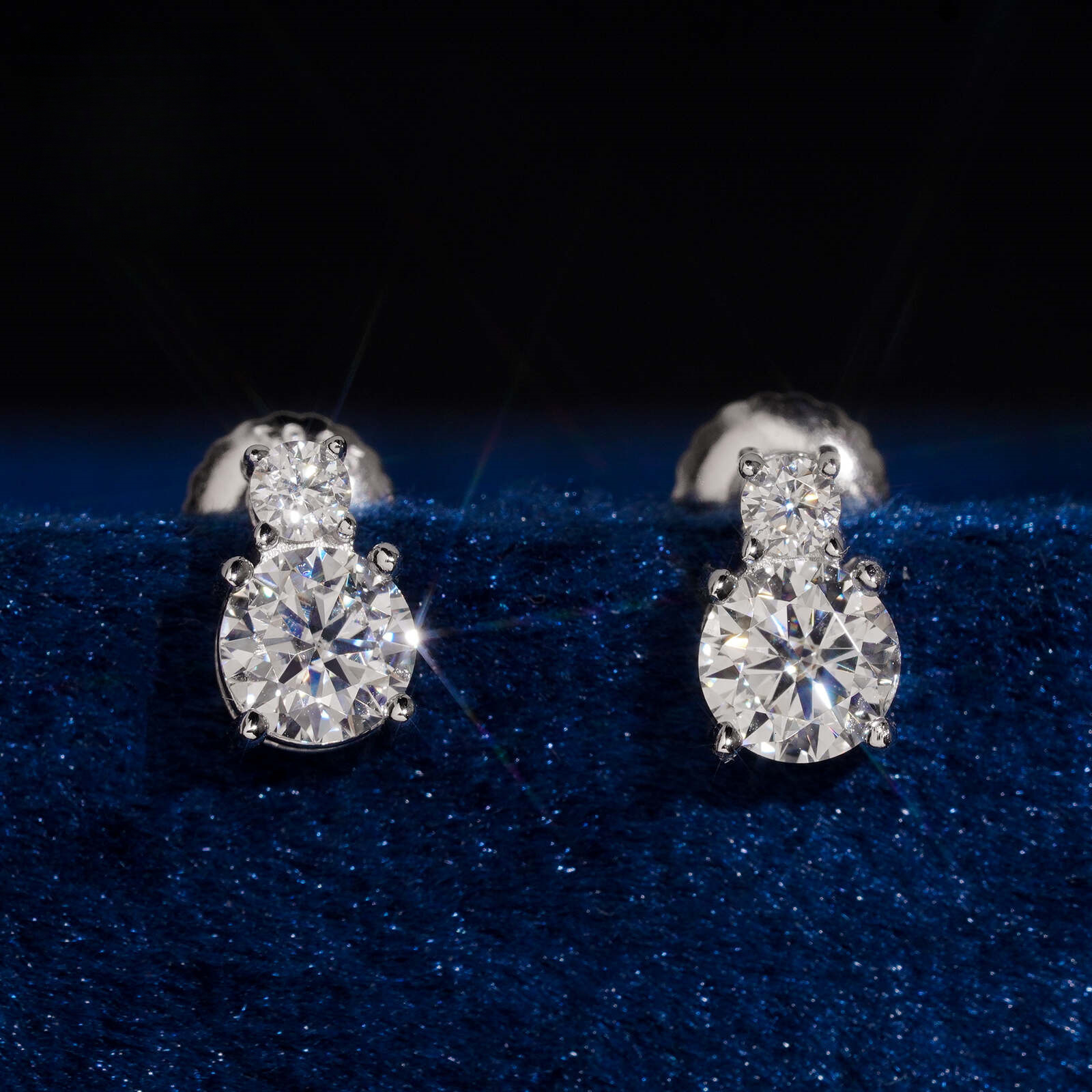 New S925 silver four-prong earrings with two stones, 5mm moissanite, hot-selling jewelry, factory wholesale