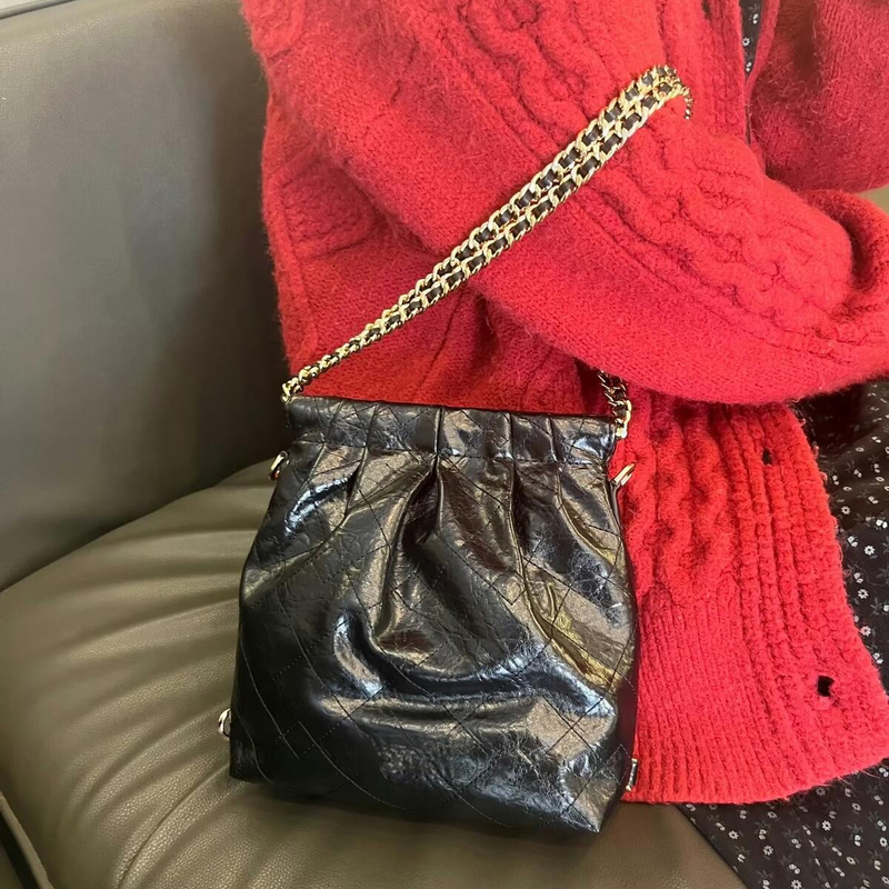 luxury Prluxury designer bag 2026 Women's Viral Quilted Chain Bucket Bag Large Capacity Shoulder Underarm Motorcycle Style Purse free shipping