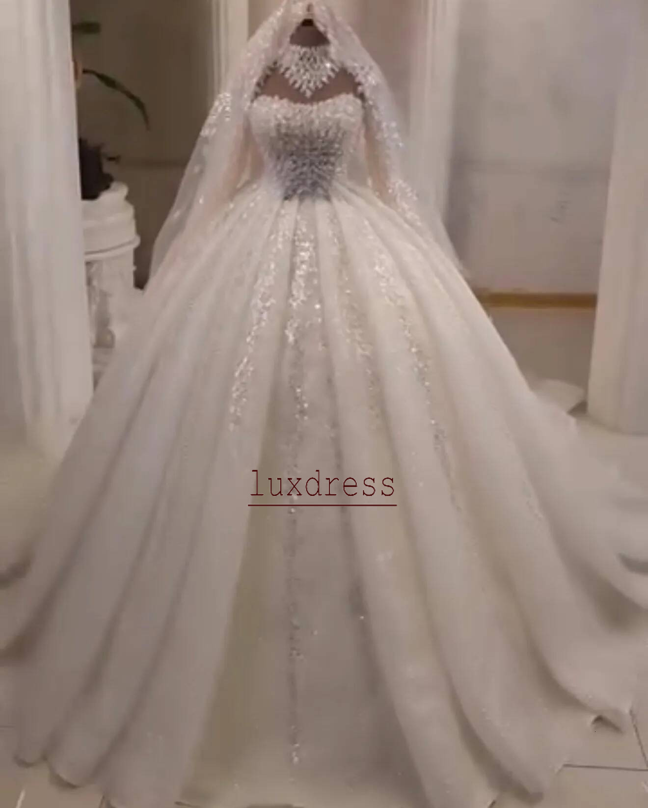 2026 Aso Ebi Plus Size White Ball Gown Wedding Dress Sheer Neck Beaded Applique Full Sleeves Elegant Vintage Bridal Gowns