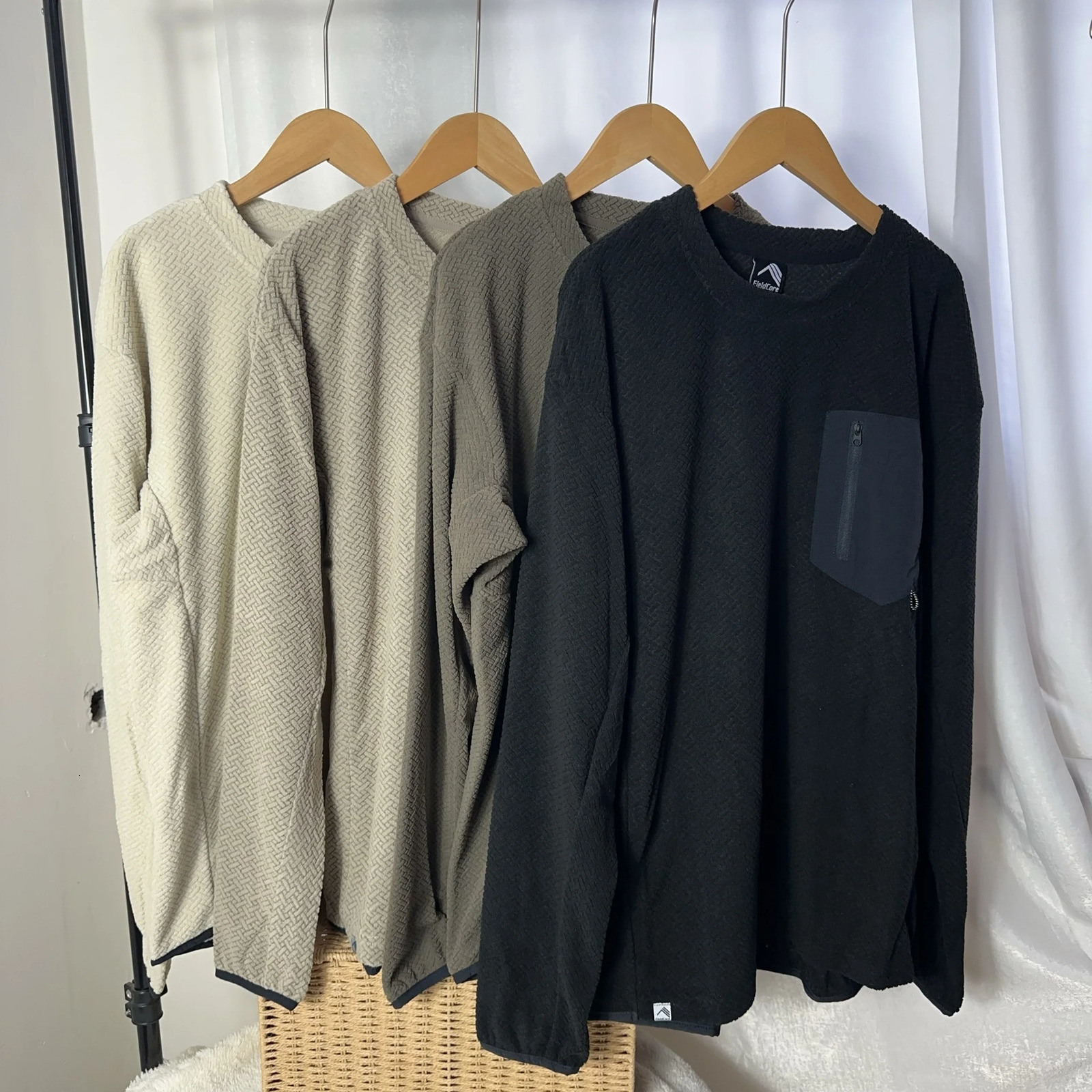 Original Mens Sporty Casual Hoodie Polyester Fiber Youth Trend Autumn Warm round Neck Chest Pocket No Button Mens Sweatshirt 261019