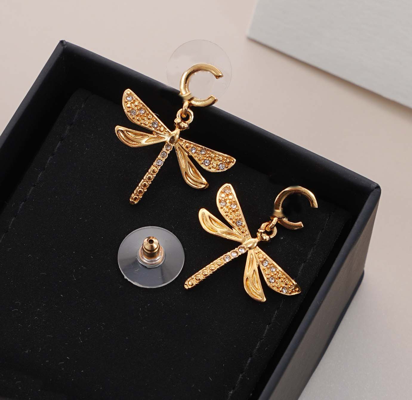 charm dragonfly shape stud earring with diamond in 18k gold plated have stamp box simple design PS6467C