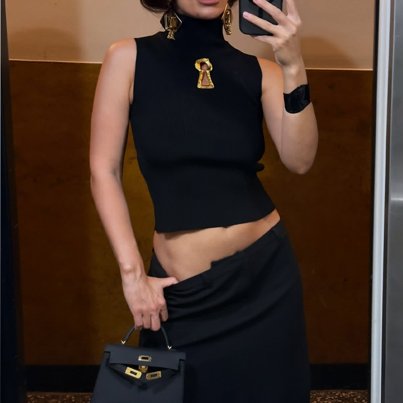 Women Black Ribbed Knit Sleeveless Tank Top Turtleneck Metal Gold Keyhole Decor Luxury Designer Knitwear