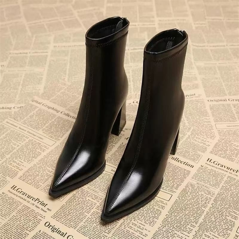 Autumn and winter women's versatile fashion high-end pointed short boots French temperament thick heel short boots 260928