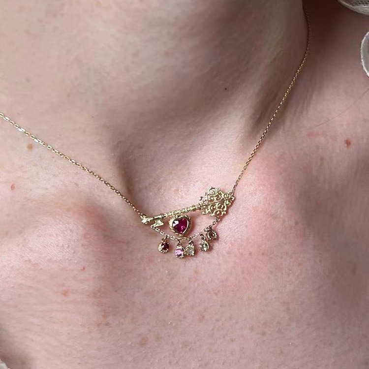 Luxury Brand Designer Jewelry Heart-Shaped Cubic Zirconia Key Necklace, Unique And Elegant Design With Teardrop Pendant, A New Clavicle Chain For Wo