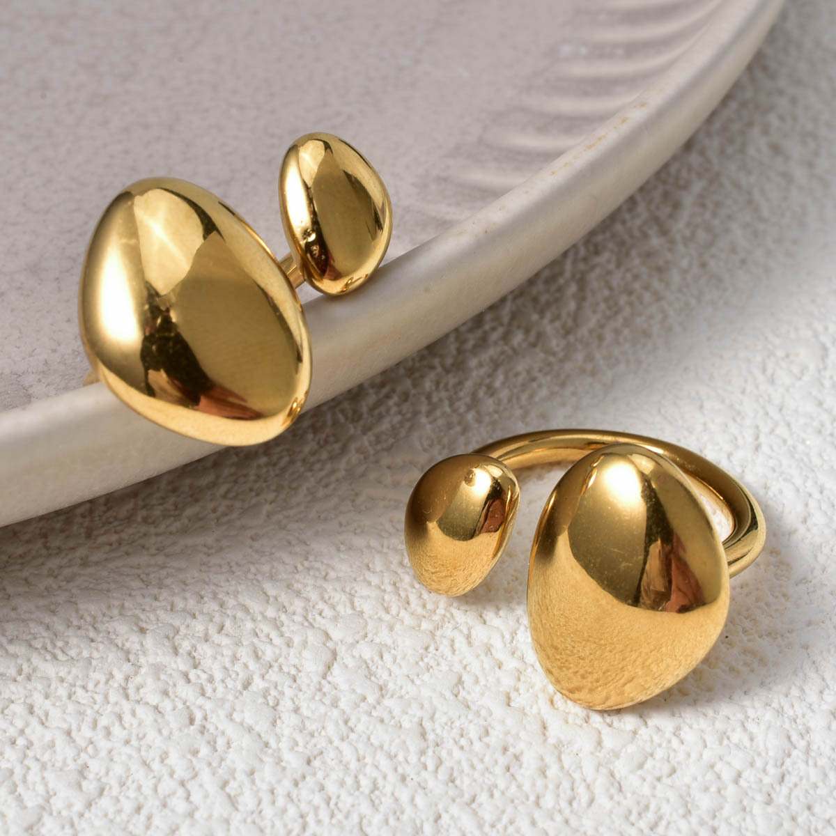 European and American titanium large polished ring, 18K gold round triangle solid asymmetrical open stainless steel ring
