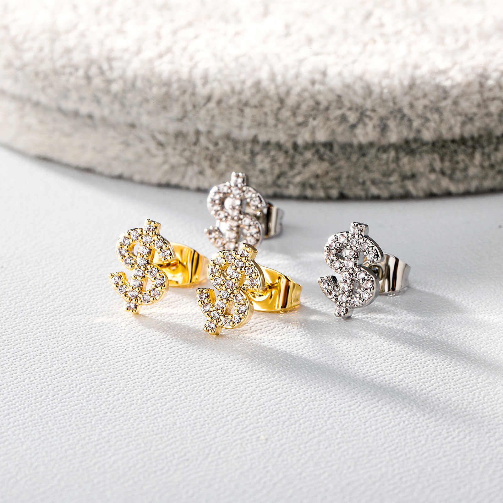 American Style Full Diamond Dollar Letter Earrings High-end Super Luxury Iced Shiny Hip-hop Trendy Niche Fashion Out D VVS Diamond Ear Jewelry for M