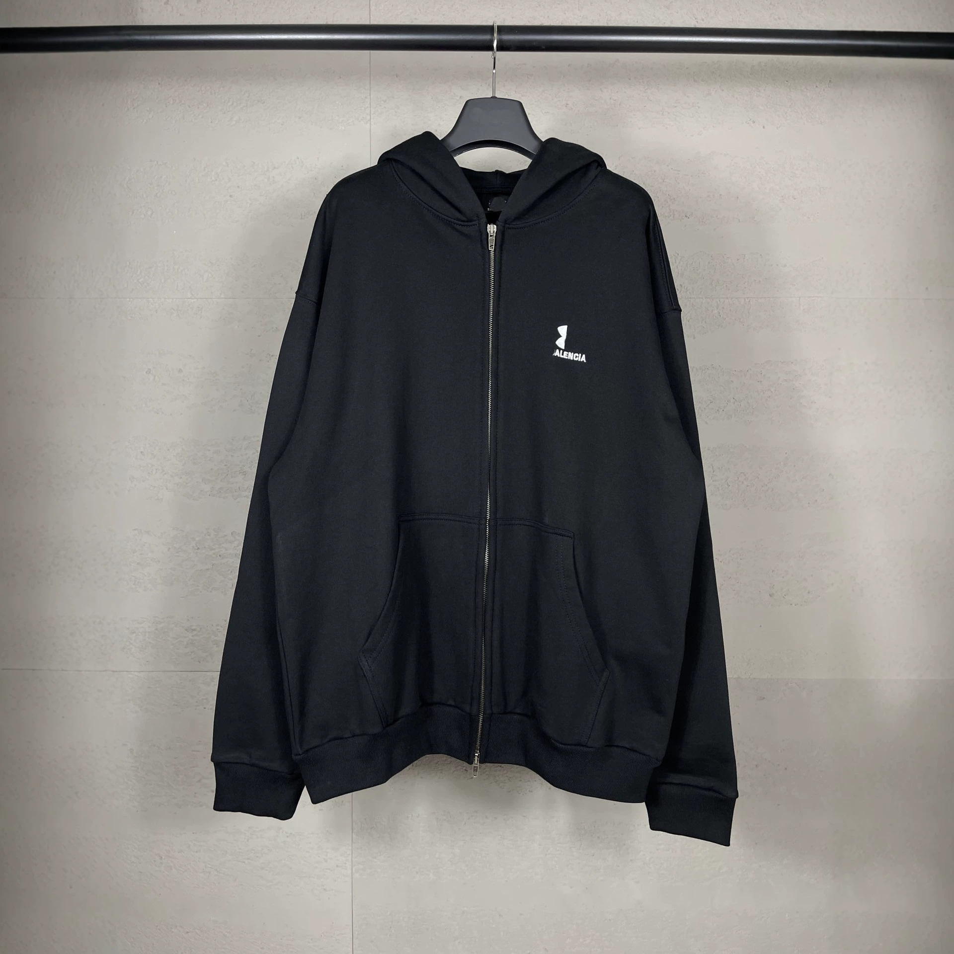 High-end cross-border collaboration brand B, limited-edition embroidered zip-up hoodie with lettering, unisex style, casual and designer luxury vers