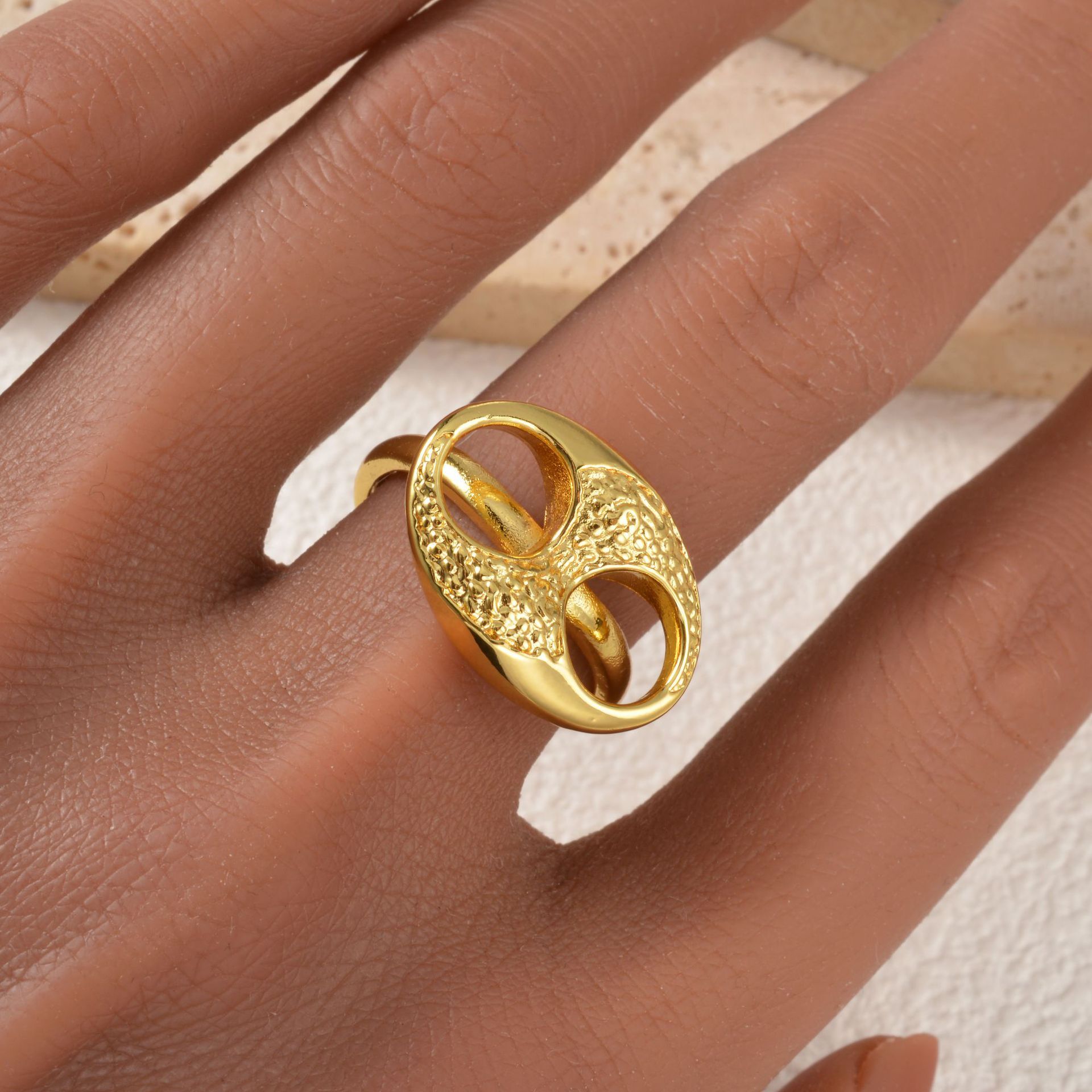 Leopard-print pig nose ring, plated 18K gold, small versatile, with Korean-style, high-end aesthetic, and a unique, creative design; adjustable ring