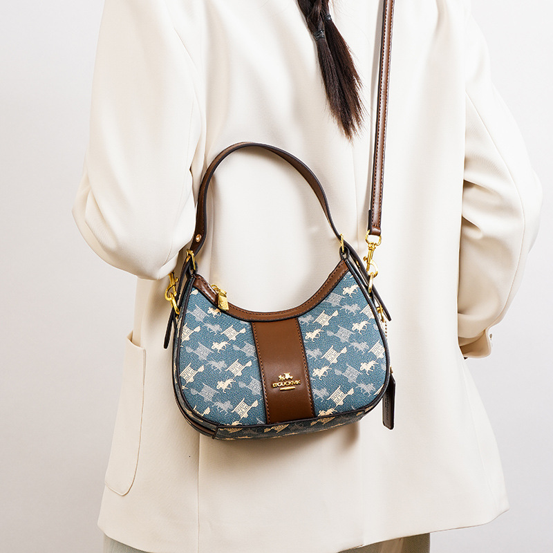 Luxury Brand Designer Bag Handbag 2026 New Versatile Pea Casual Crossbody Korean Style Simple Shoulder Underarm Trendy Women's Bag Luxury Brand