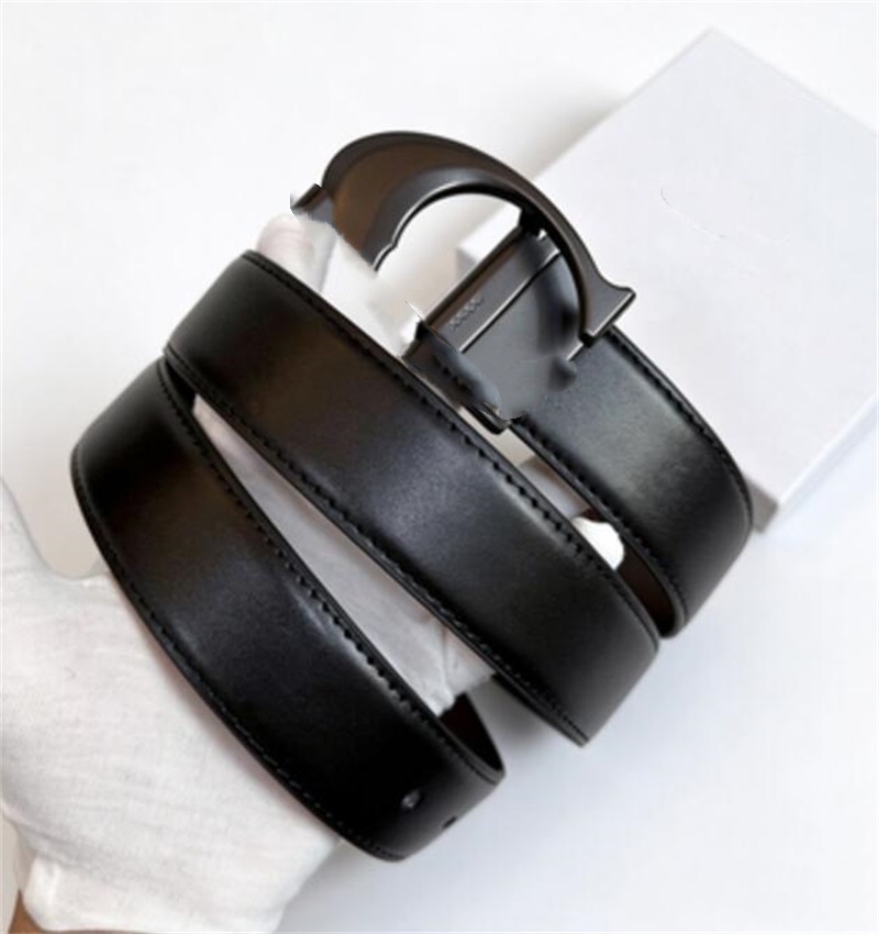 Luxury Leather Designer Belt Black Simple Men Belts for Women Designer Smooth Buckle Classic Embossed Letter Ceinture Width 3.4cm Size 95-125cm Clas