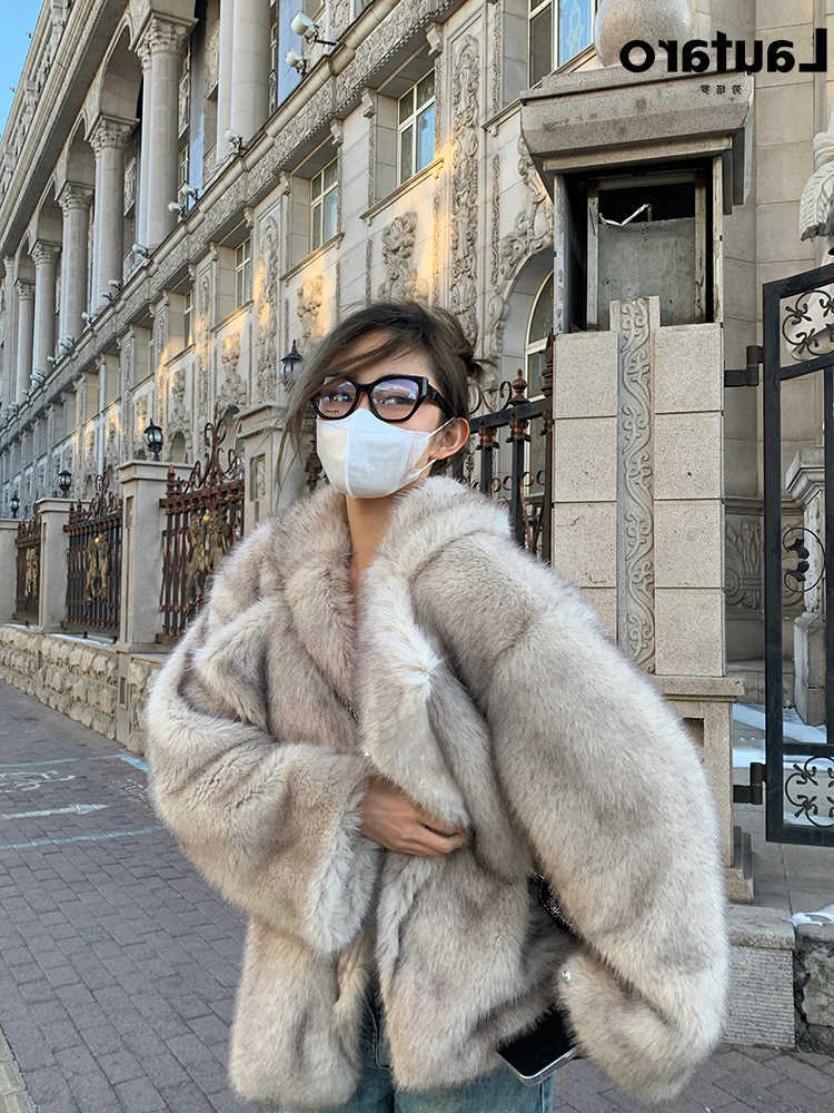 Autumn Lautaro Winter Oversized Loose Casual Soft Thick Warm Hairy Fur Coat Women Long Slve Fluffy Jacket 2024 S2610164WP8