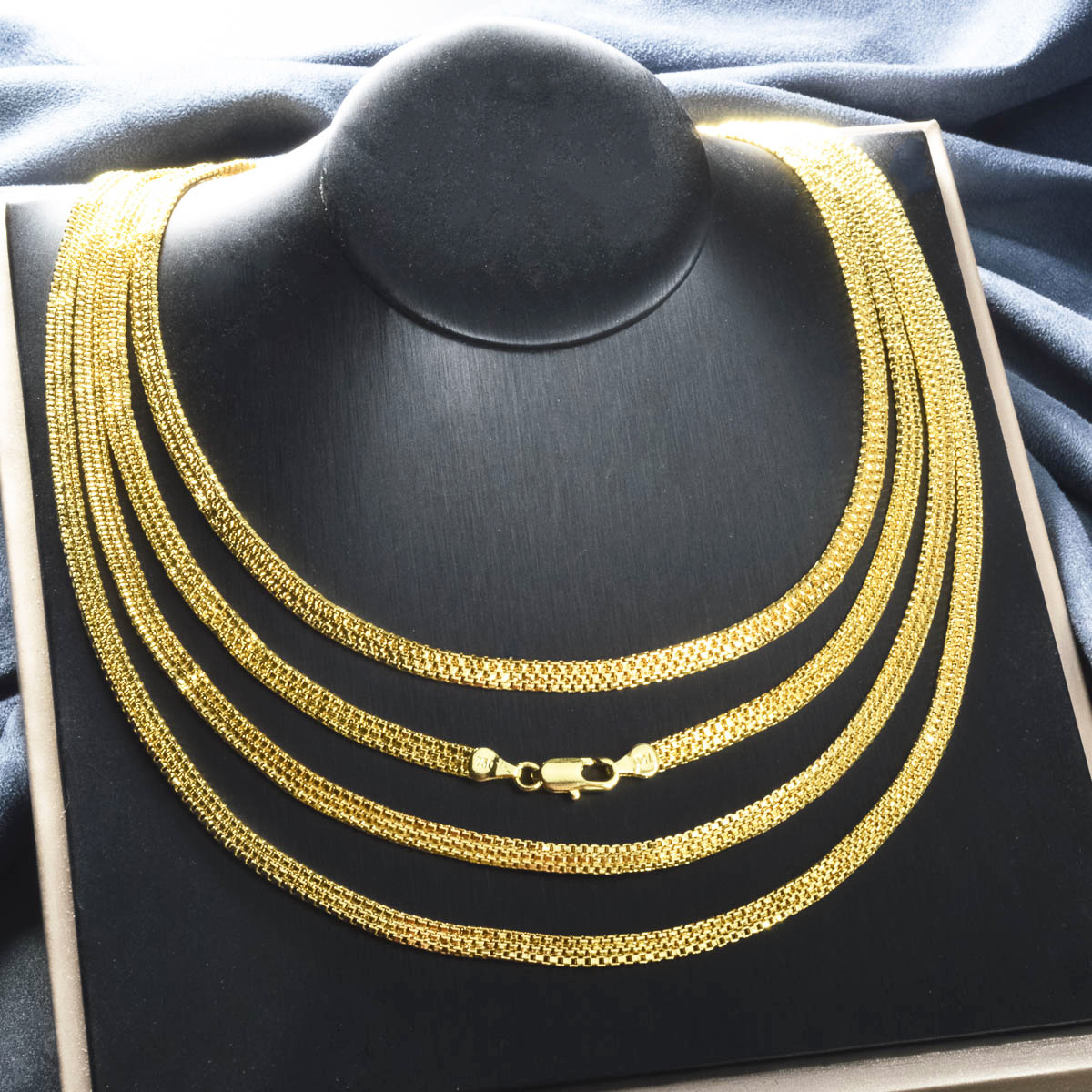 sourcing: wholesale of European American 750 gold-plated necklaces with engraved markings, mesh-link chain necklaces, fashionable accessories for