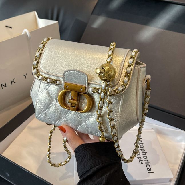 Luxury Brand Designer Bag Chain-Style Fashionable Crossbody Bag, 2026 New Collection, Trendy Stylish Women, Popular Among Influencers And Students,
