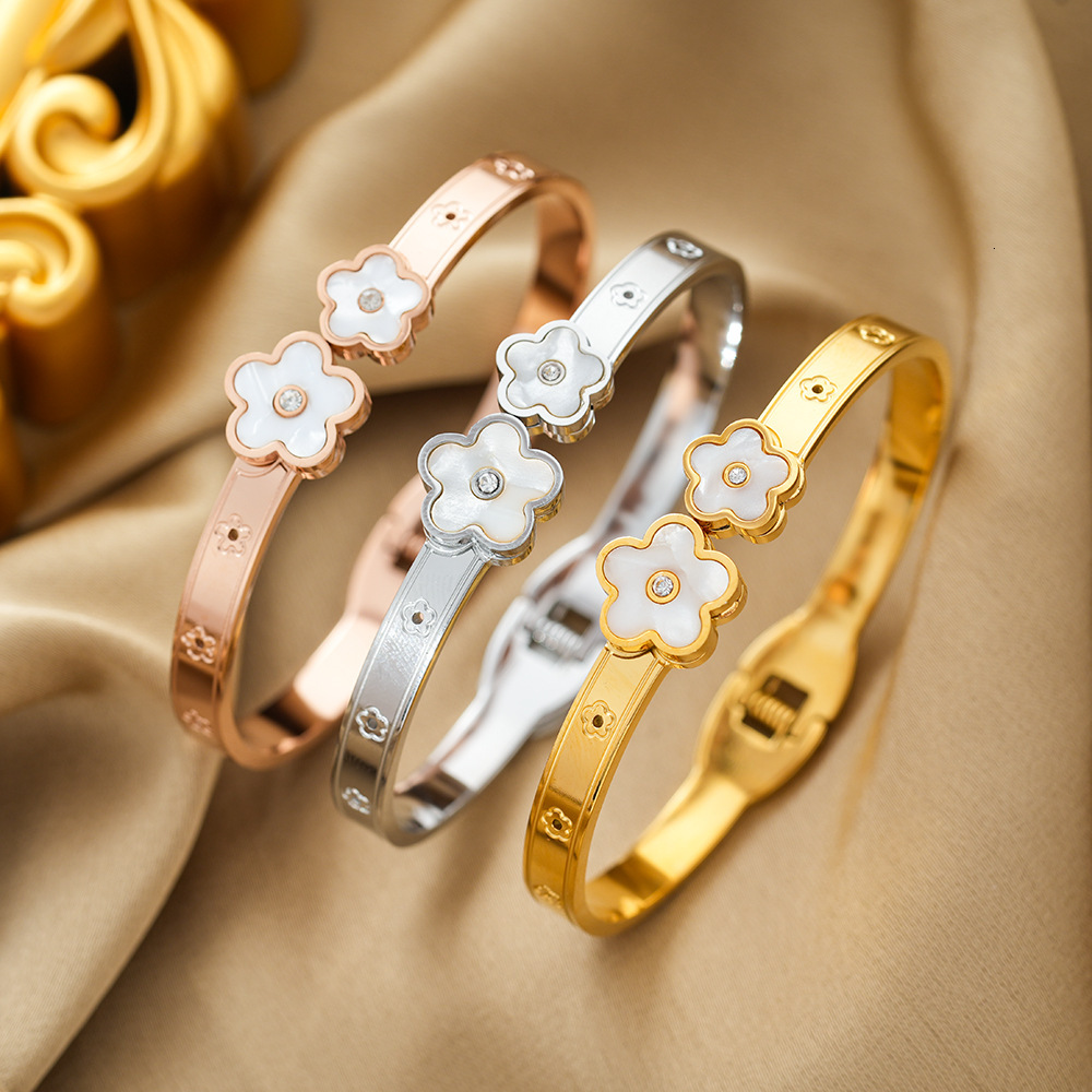 Luxury Elegant Dainty Jewelry Luxury Brand Designer Jewelry Full Steel European American Style, Colorfast, Five-Petal Flower Bracelet With Diamond A