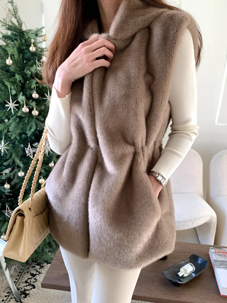 Women's Autumn Winter Korean Style Hooded Sleeveless Faux Fur Vest Outwear Lady Elegant Faux Mink Hair Slim Waist Vest Jacket 261014