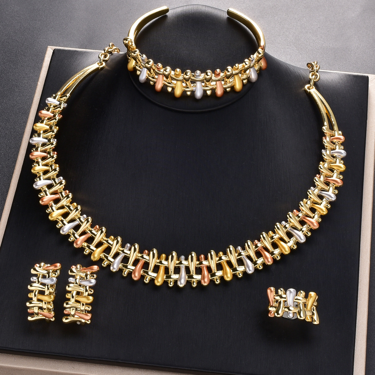 European American fashion, light luxury 18K gold necklace, bracelet, earring, and ring set in a bohemian style