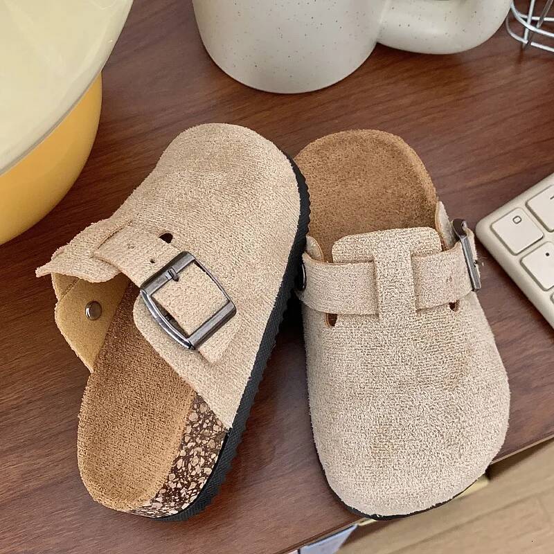 Casual Daily Spring Summer 2026 Fashionable Slip Comfortable Men Women Cool Slippers Child Boken Flat Shoes J261019
