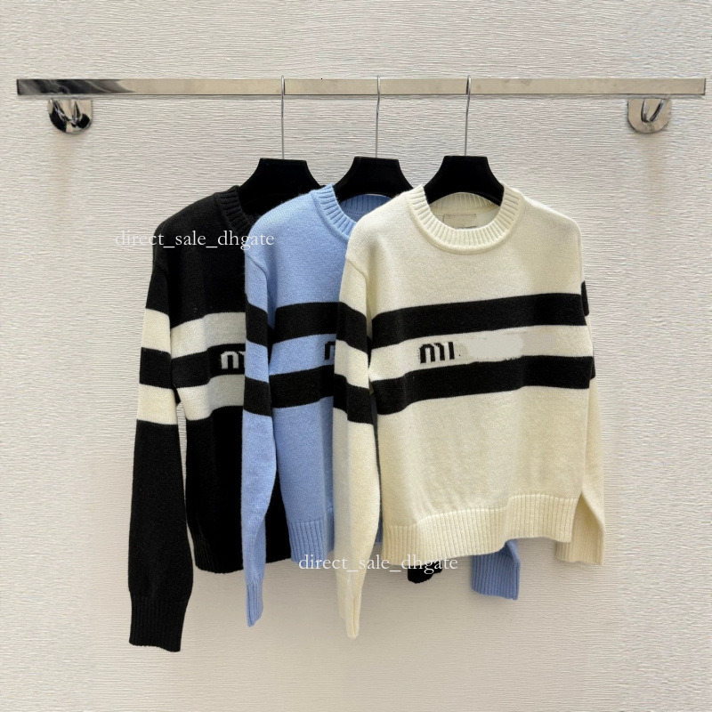 Designer Early Autumn 2026 New Collection, Long-Sleeved Knit Top With A Round Neckline And Lettering On The Chest b7c5