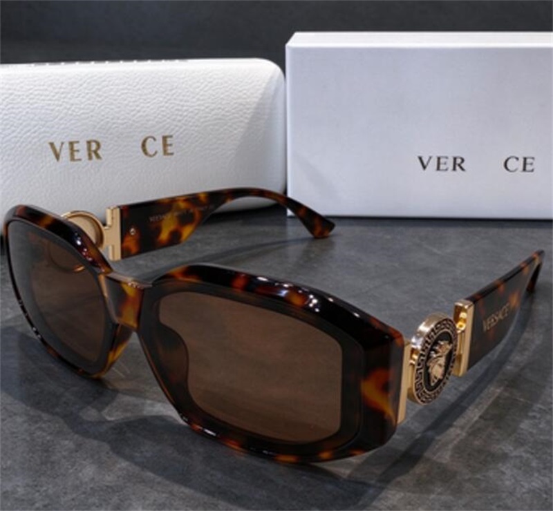 Top Luxury Sunglasses for Women Designer Mens Sunglass Fashion Hot Selling Eyewear Eyeglasses Frame Vintage Metal Sun Glasses Black Shi18193