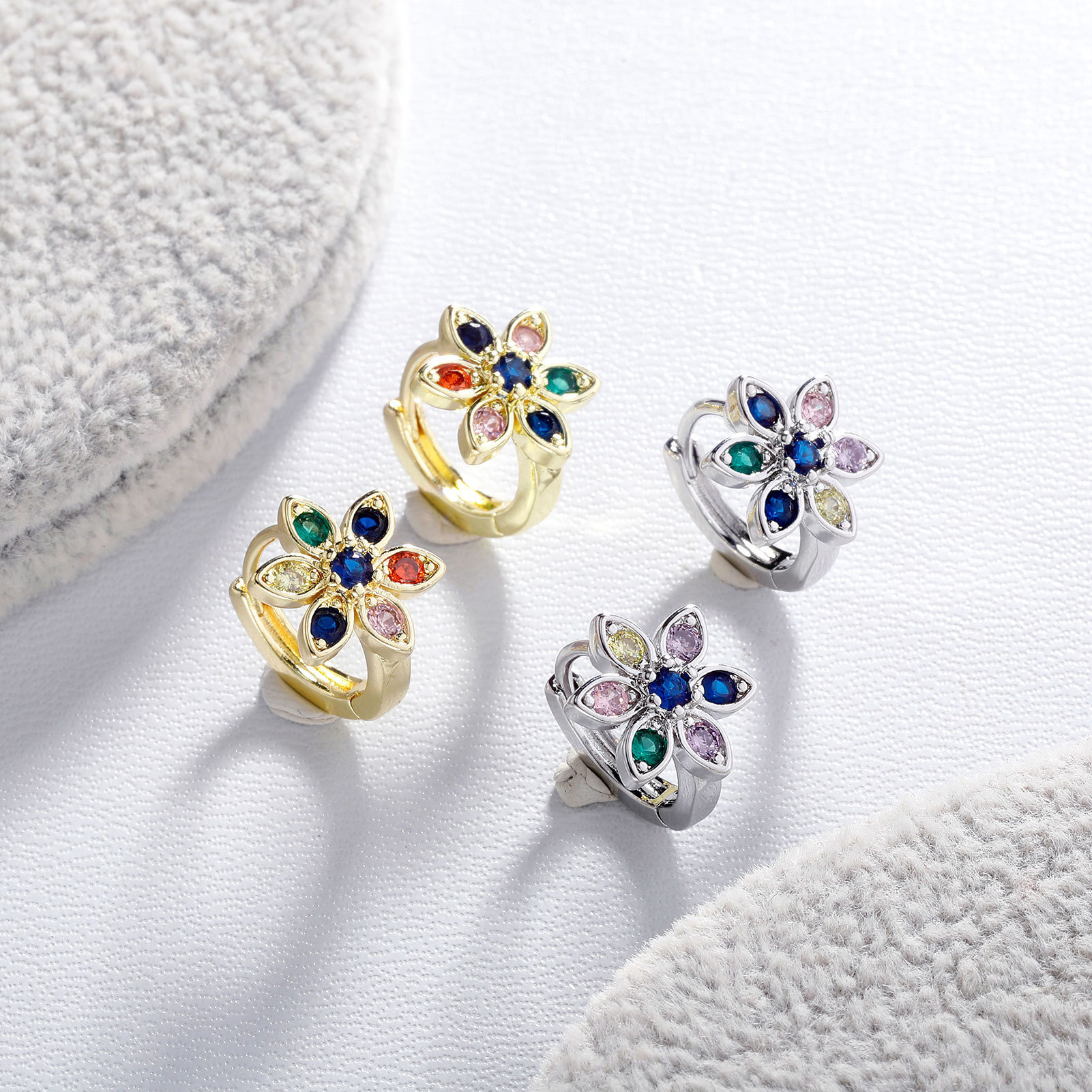 Popular in Europe Luxury Iced America, fashionable and simple earrings, colorful hoops, Out D VVS Diamond copper inlaid with moissanite, six-petal f