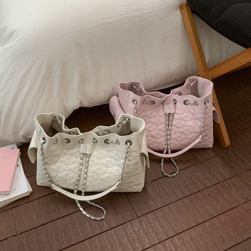 Niche drawstring pleated chain bucket bag, high-quality textured for women, 2026 popular new handbag and crossbody bag