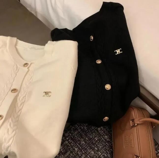 Designer Sweaters Long Sleeve Luxury Vintage coat High Quality Black White Cardigan Clothes Women Knitted Sweaters