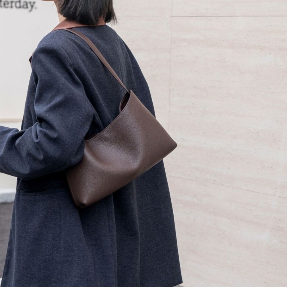 Leather Women's Shoulder Bag New First-Layer Cowhide Simple Commuter High-End Messenger Versatile Stylish Niche Underarm Suotong261019