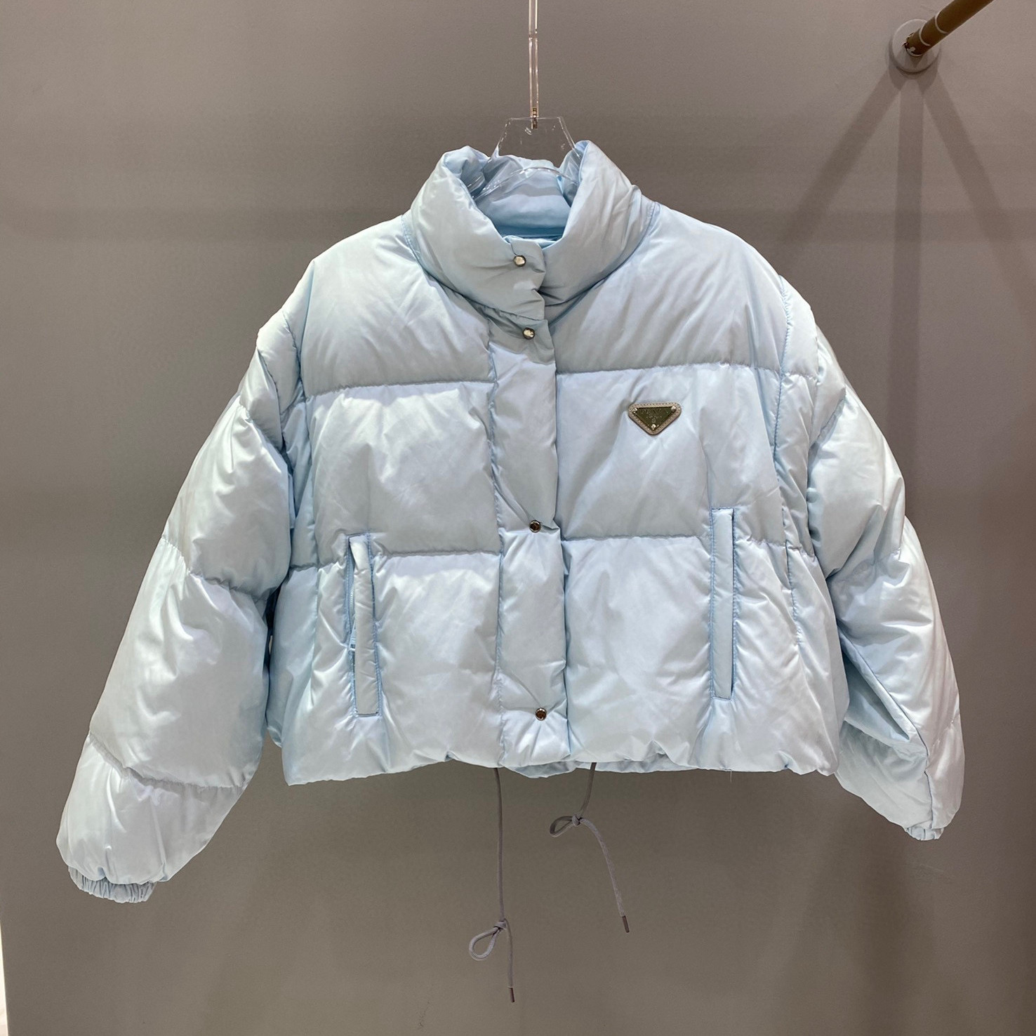 Puffer Jacket Womens 2 in 1 Short Down Vest Detachable Sleeves Glossy Recycled Nylon Snap Button Stand Collar Elastic Cuffs Autumn Winter