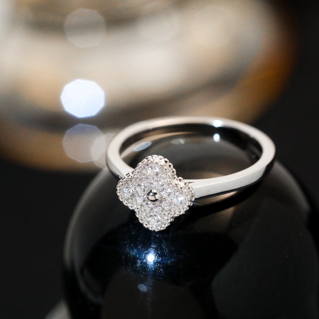 designer ring for women Mini Four-Leaf Clover Diamond Ring Women Light Luxury Simple Versatile vanlies cleef ring