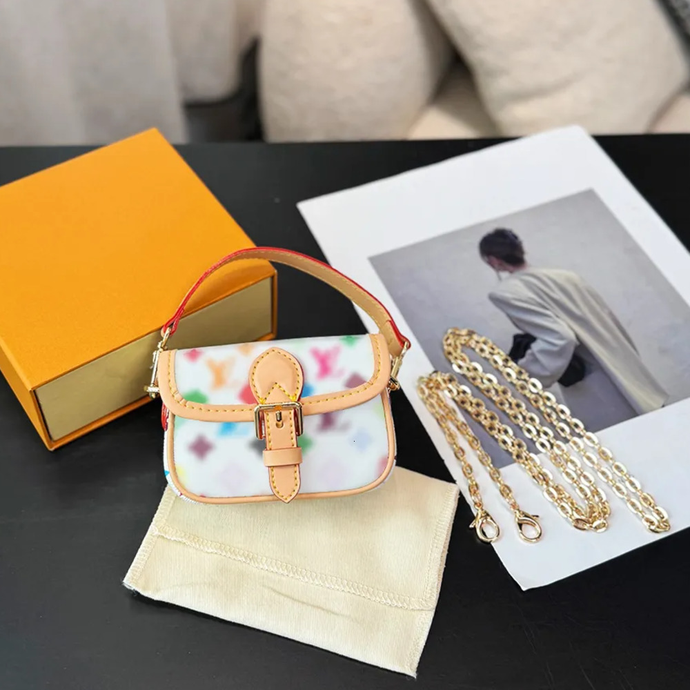 Keychains Lanyards Luxury Designer Keychain Bags Mini Bag Charm Designer Vintage Womens Clutch Evening Shoulder Handbag Wrist Cross Body Bag Pouch C