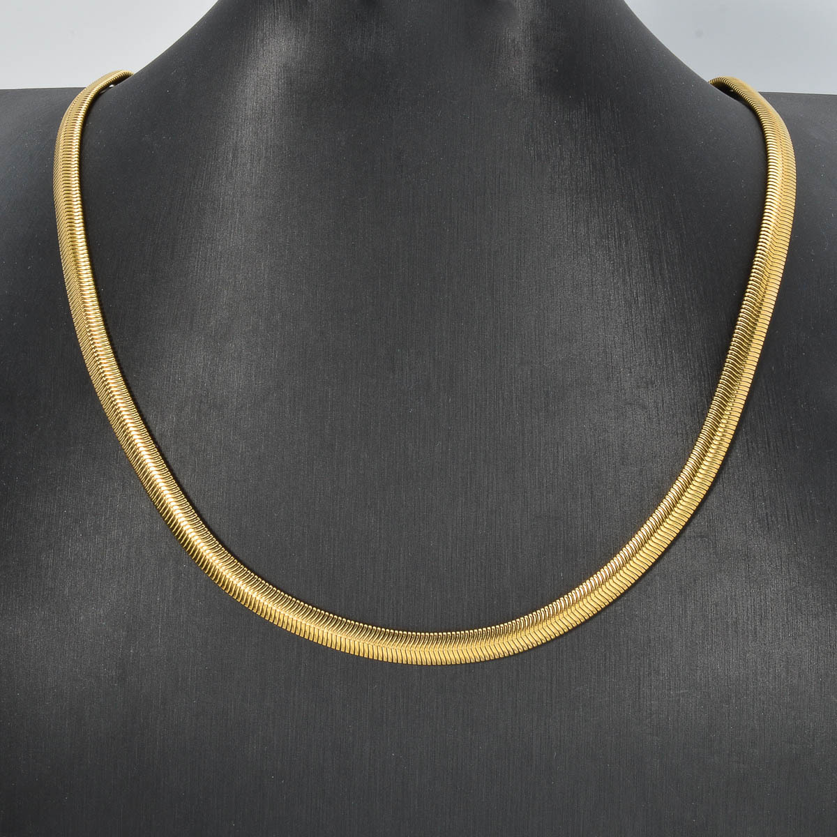 Vintage stainless steel large round snake chain necklace, a fashionable accessory, hip-hop style jewelry with welded links