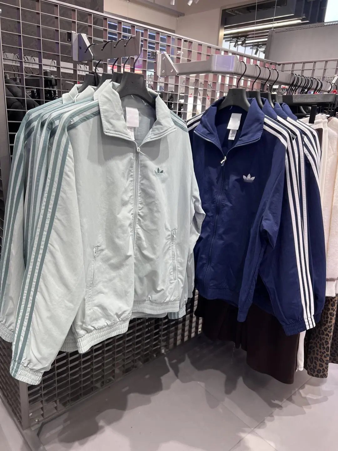 Mens Designer Jackets Clover Embroidered Three Stripe Casual Coat Autumn Trendy Coat Top stand collar zip up sportswear