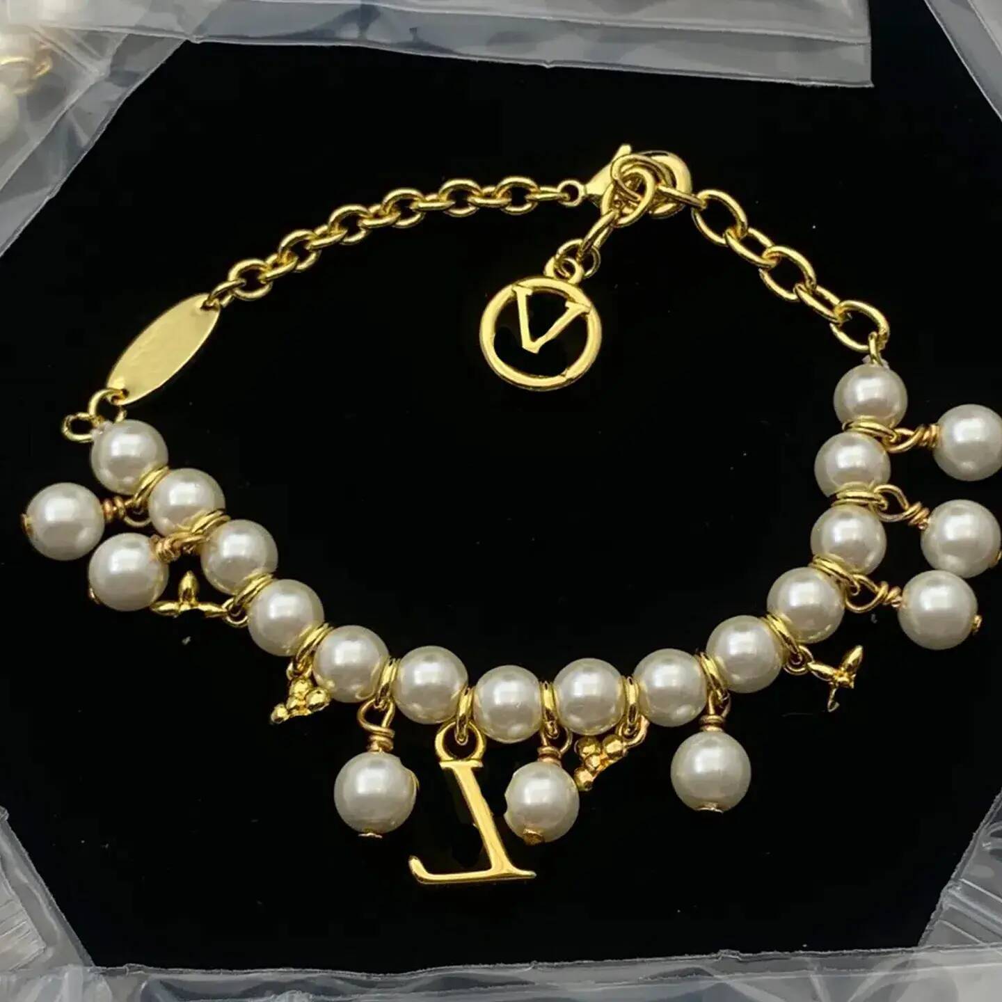 Charm Bracelet Elegant Brand 20Style Copper Chain Designer Women Fashion Brass Accessories Bangle decorative Party Luxury Jewelry Crystal Letter Bra