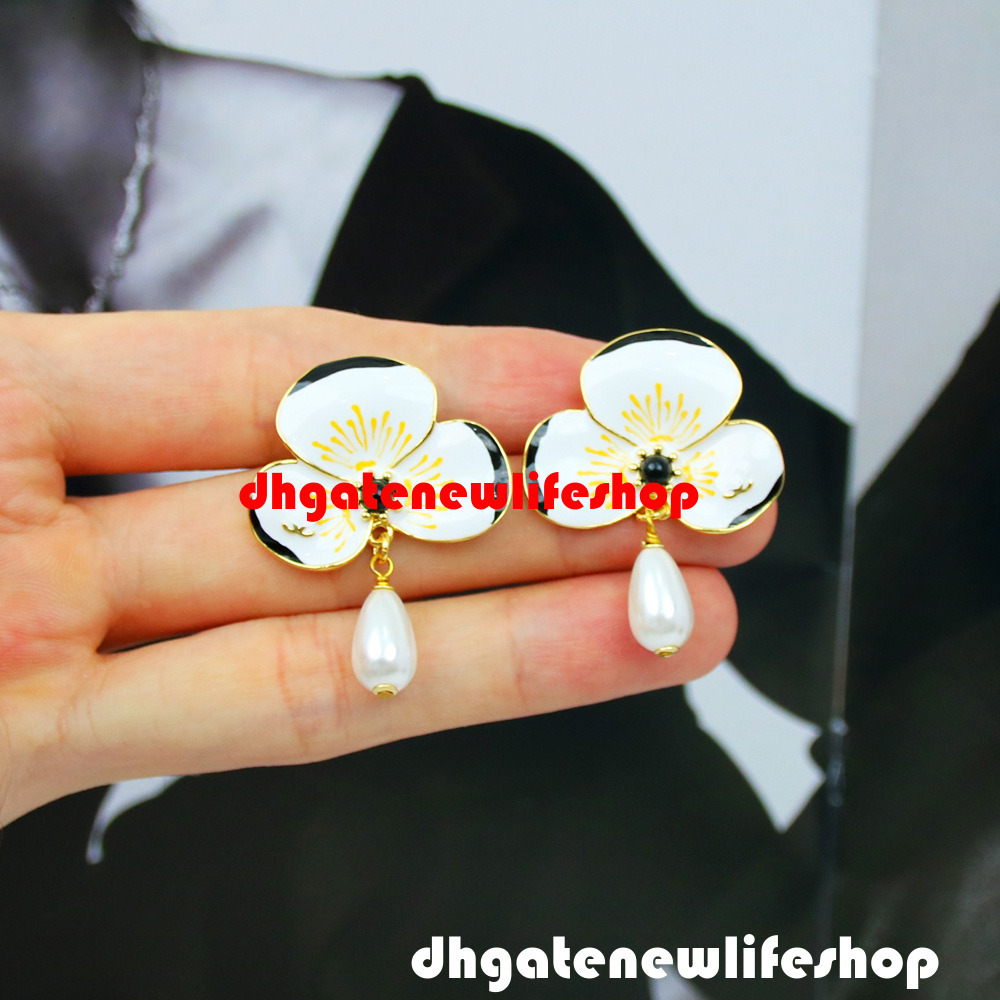 designer cc jewelry earrings 3240 White Enamel Three-Dimensional Flower Water Drop Pearl Pendant Earrings channel earrings