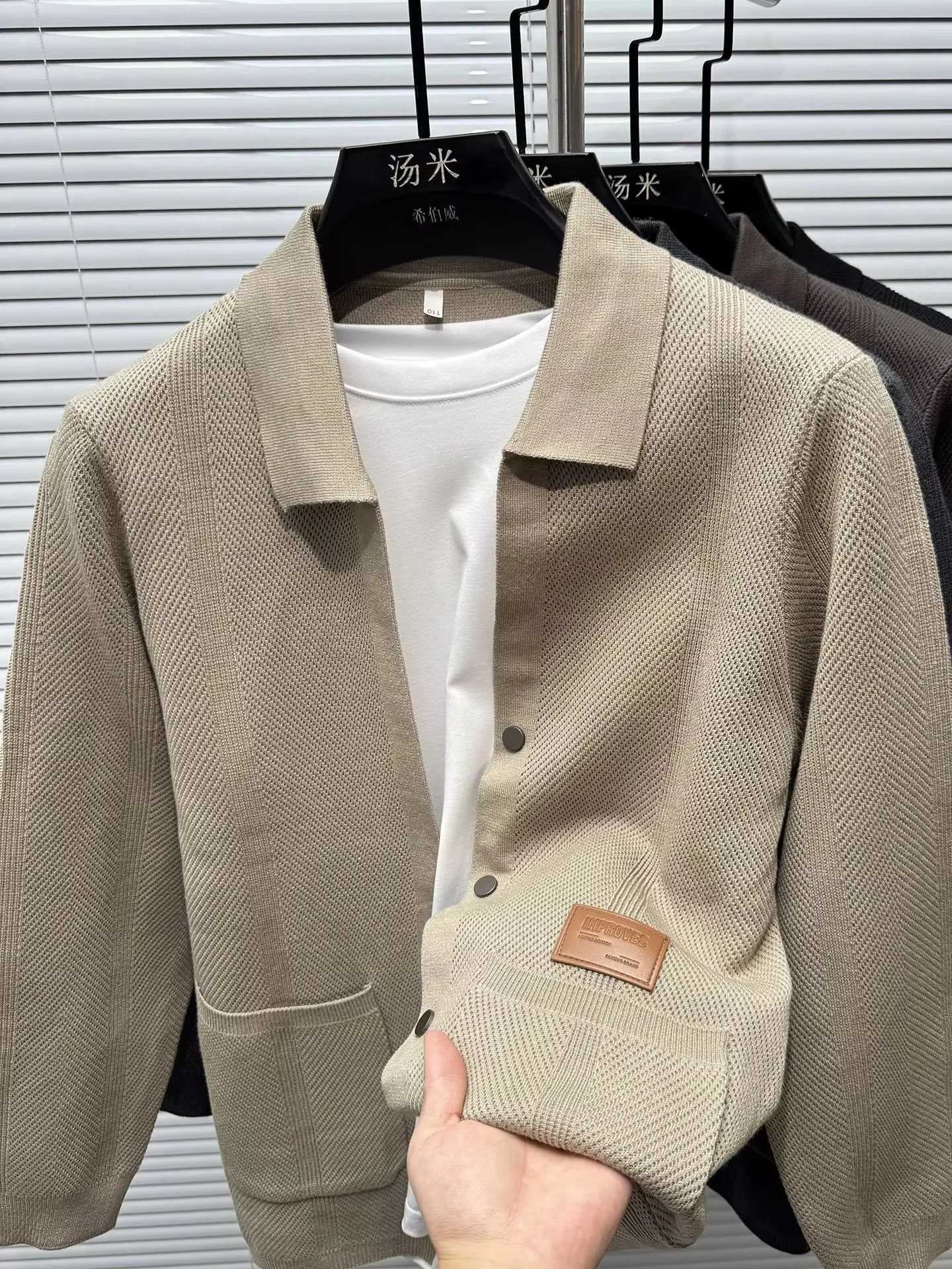 men's knitted lapel cardigan Light high-quty brand fashion embossed autumn new simple button pocket sweater coat shawl M261016