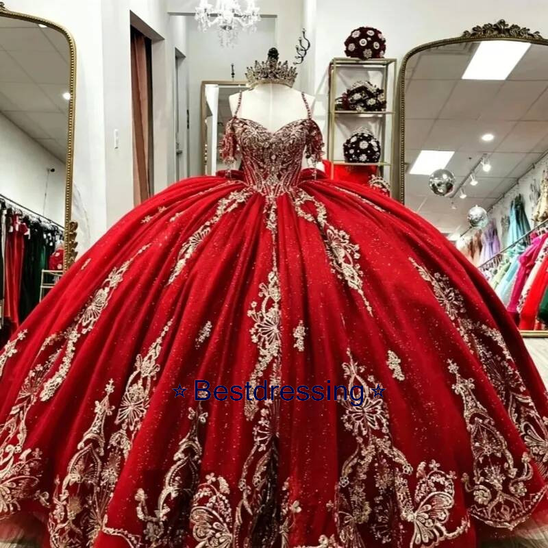 Red Glitter Quinceanera Dresses Off Shoulder Ball Gown Sweet 16 Dress Gold Applique Lace Beading Crystal Bow Tull Party Birthday Vetidos 15 De Anos