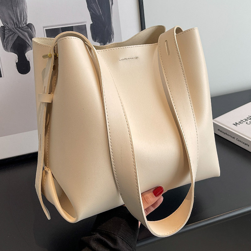 stylish and high-end women's shoulder 2026 new model casual simple versatile large-capacity crossbody bucket bag