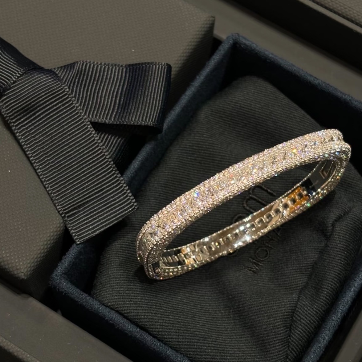 Apmmonaco Jewelry Designer Luxury Bracelet For Woman Men Luxe Bangle A's Sparkling Diamond-studded Square Threaded Bracelet Stackable Bracelet