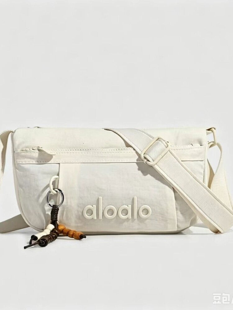 Designer Casual Lightweight Water Resistant Shoulder Bag And Crossbody Bag New Stylish And Versatile Design With Large Capacity