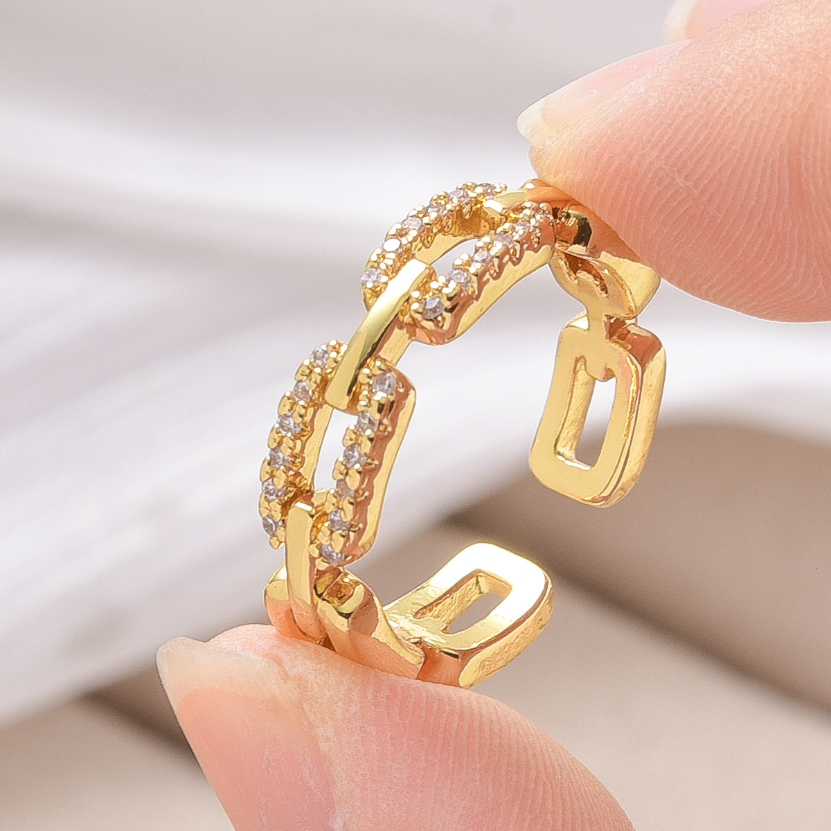 European and American best-selling micro-paved rectangular for women, popular light luxury index finger with sparkling diamond chain, trendy Instagr