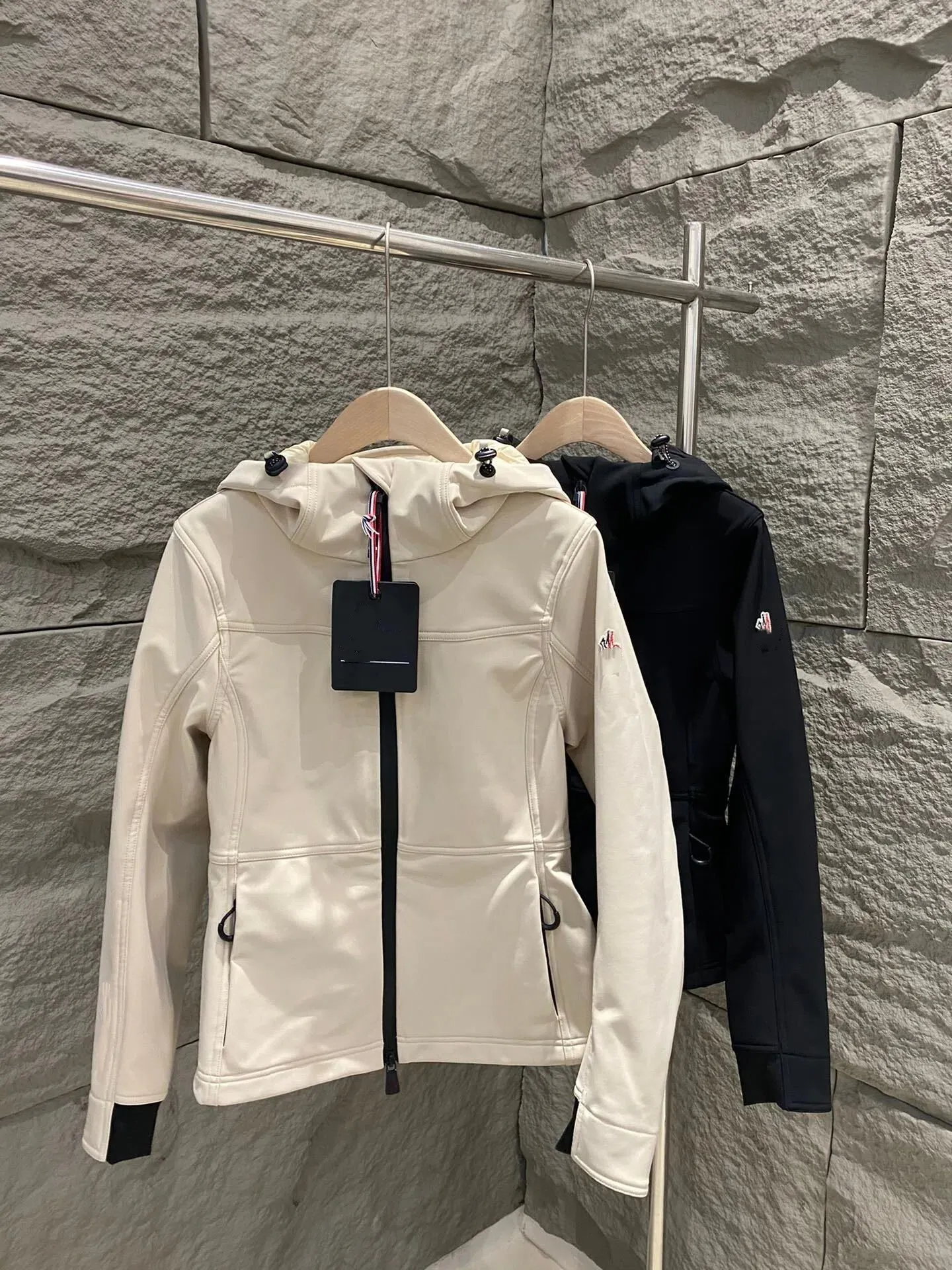 Designer Jacket Women's Slim Fit Hooded Outdoor Jacket Seamless Taped Waterproof Shell Coat Waterproof Windproof Outerwear