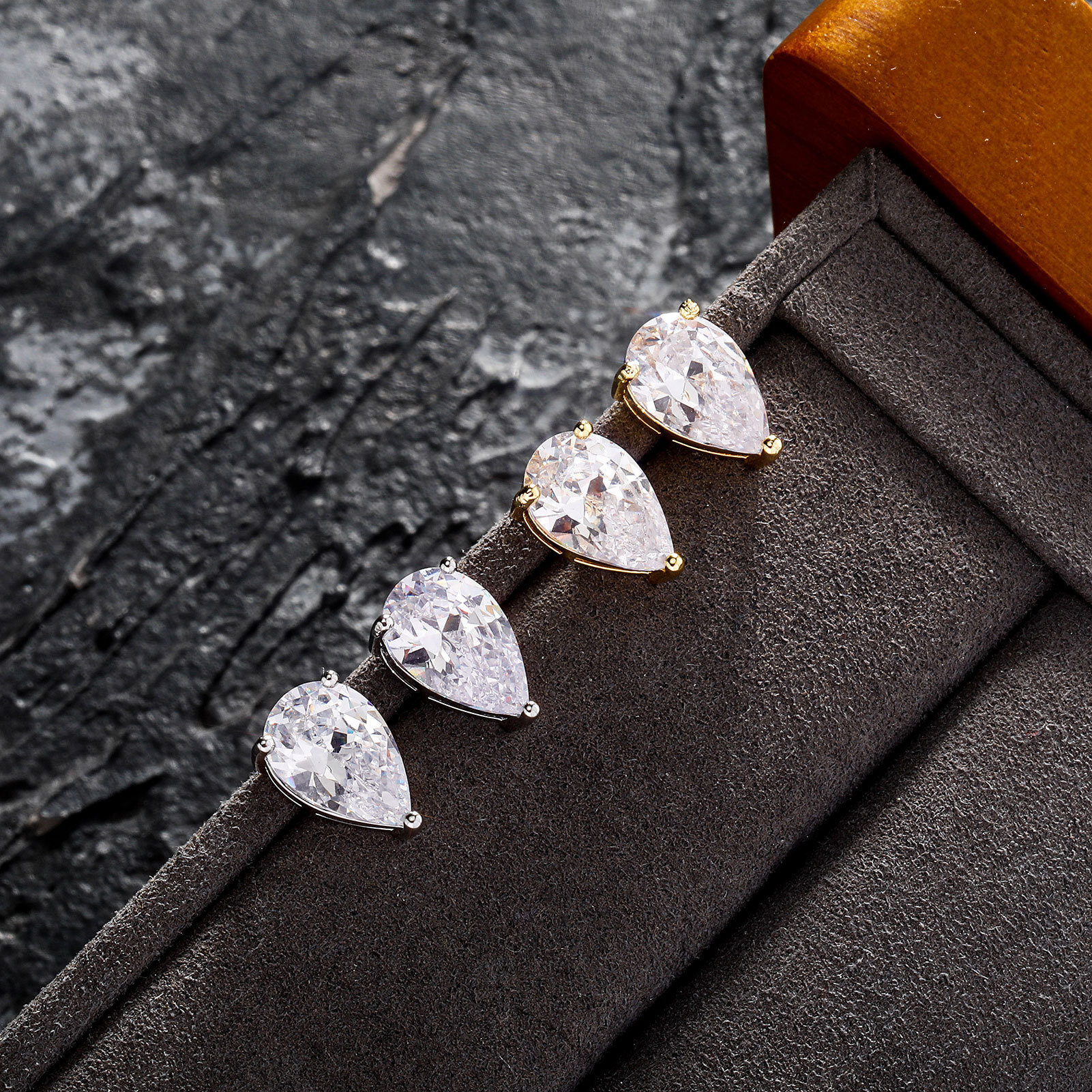 Real 18K 14K 10K ins trendy earrings, men's water drop-shaped Luxury Iced Out D VVS Diamond moissaniteia light luxury simple 925 silver earring