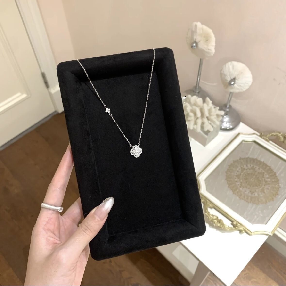 Luxury Brand Designer Jewelry Korean-Style Sparkling Four-Leaf Clover Necklace For Women, Fully Diamond-Studded, Fashionable, Luxurious, And High-En
